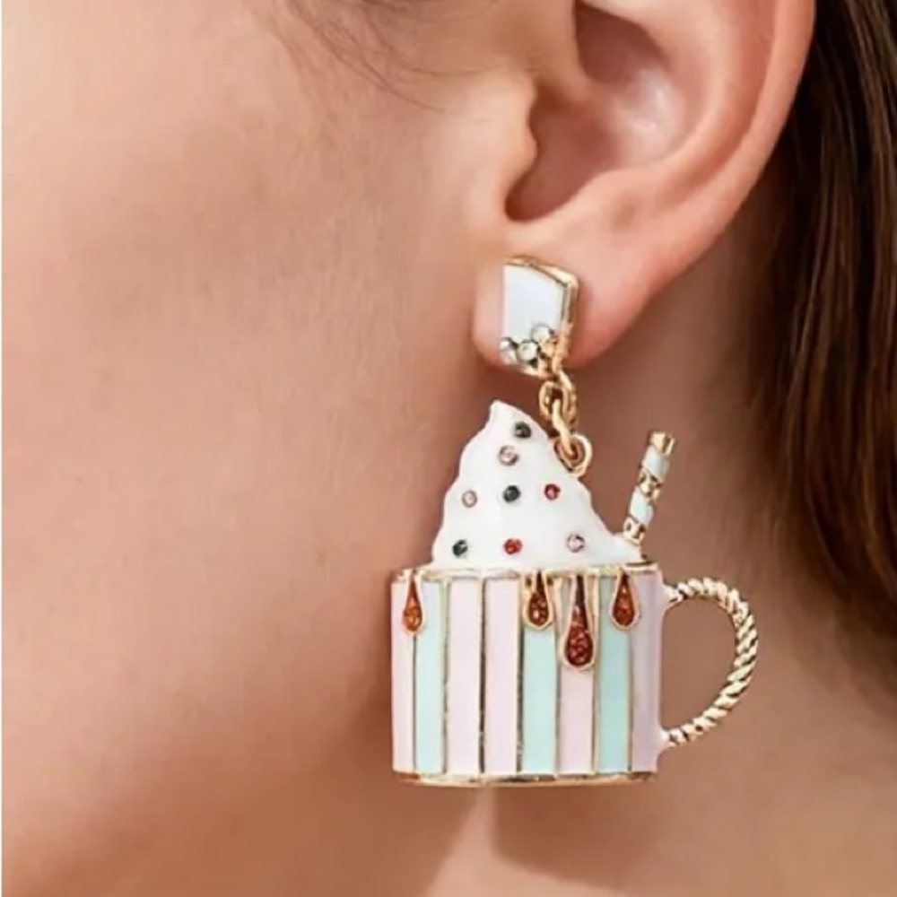Hot Coco Earrings in White and Gold